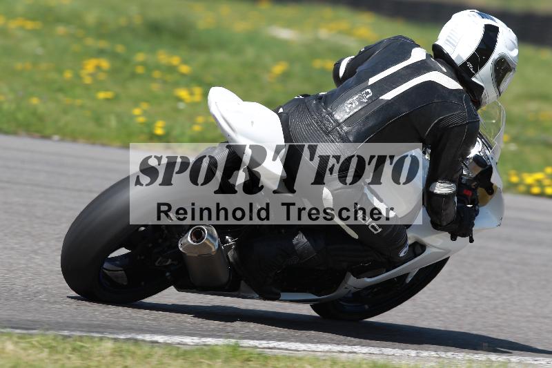 /Archiv-2022/07 16.04.2022 Speer Racing ADR/Gruppe gelb/backside